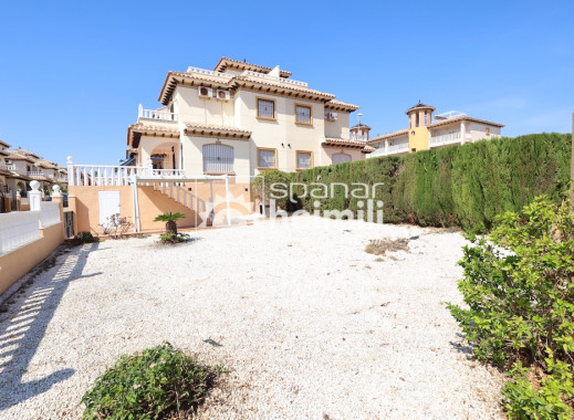 Adosado - Reventa -
            Cabo Roig - 2054