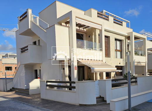 Apartamento en dúplex - Reventa -
            Torrevieja - 2022