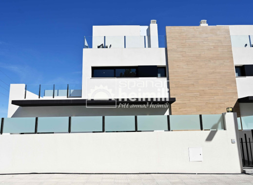 Casa semi-adosada - Obra nueva -
            Villamartin - 826