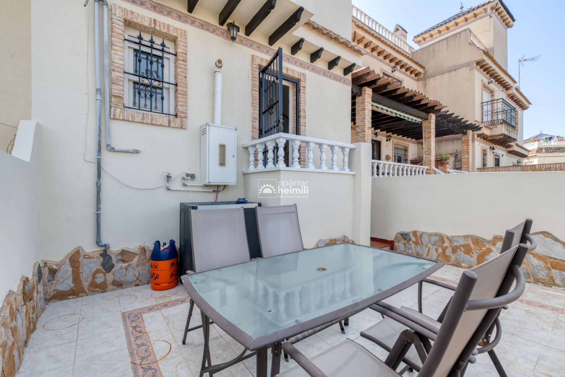 Endursala - Bungalow -
Los Altos/Los Balcones