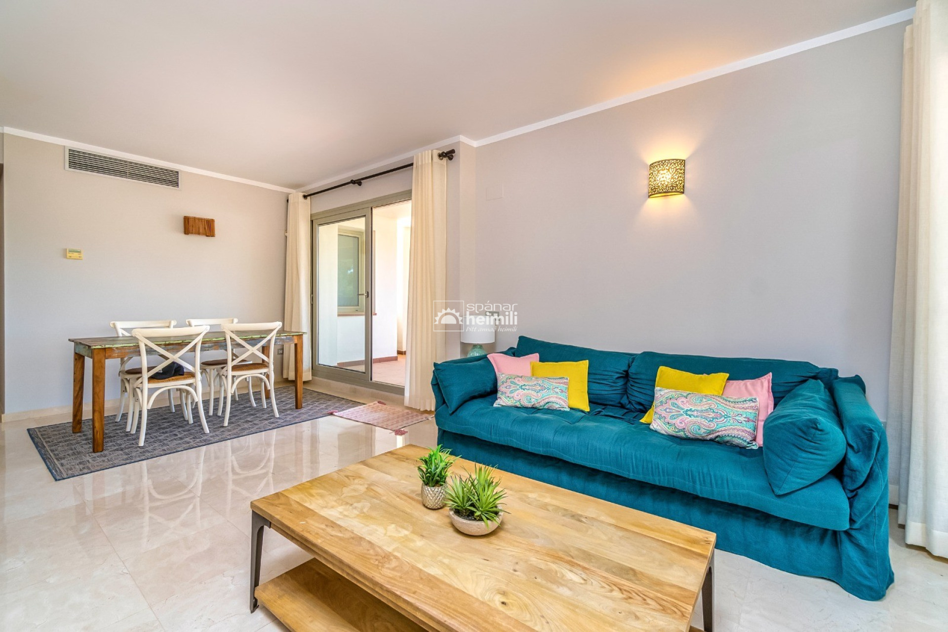 Endursala - Íbúð í fjölbýli -
Las Colinas