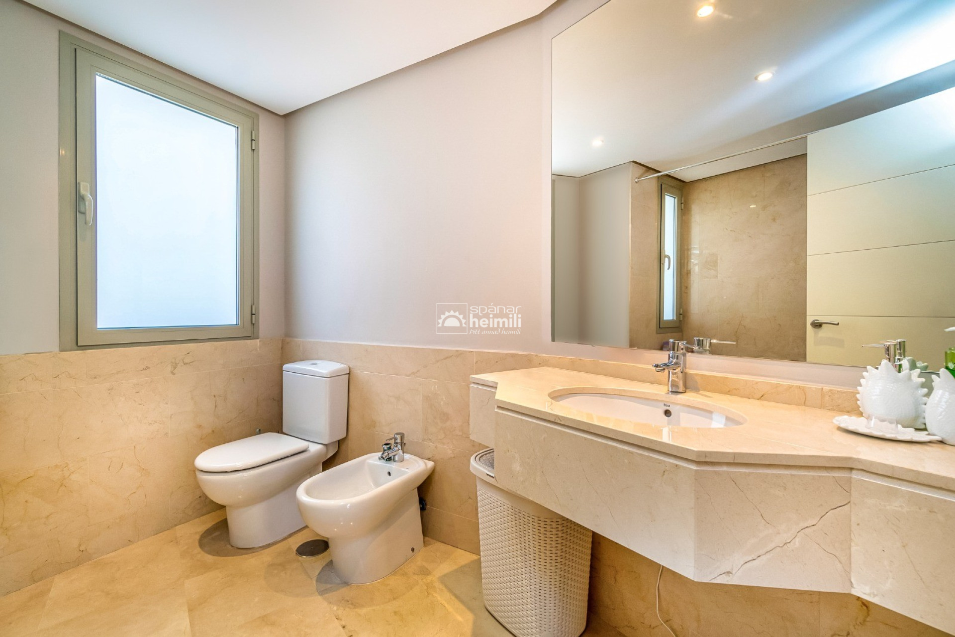 Endursala - Íbúð í fjölbýli -
Las Colinas