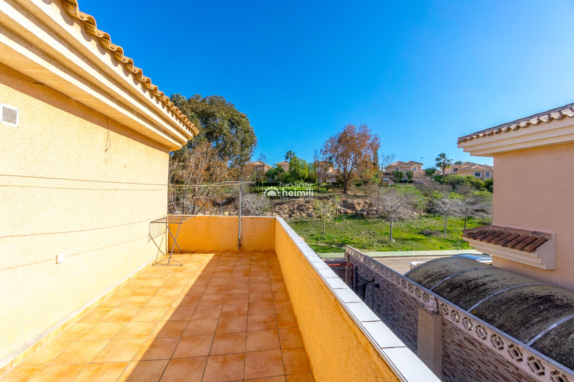 Endursala - Parhús  -
Los Altos/Los Balcones