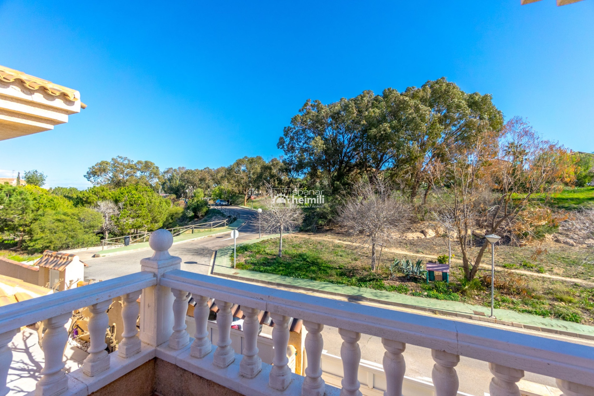 Endursala - Parhús  -
Los Altos/Los Balcones