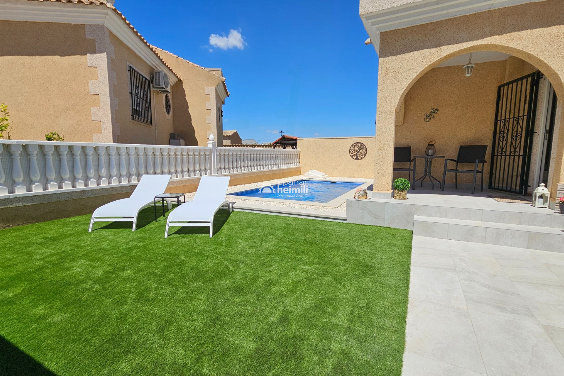 Endursala - Parhús  -
Playa flamenca