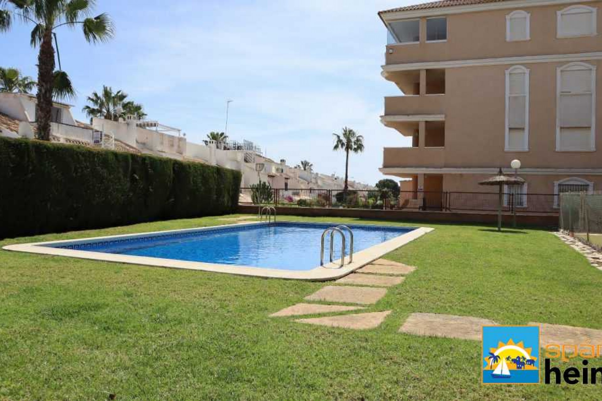 Herverkoop - Geschakelde woning -
Cabo Roig