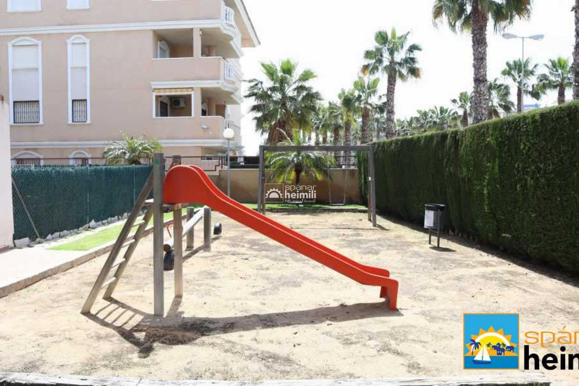 Herverkoop - Geschakelde woning -
Cabo Roig