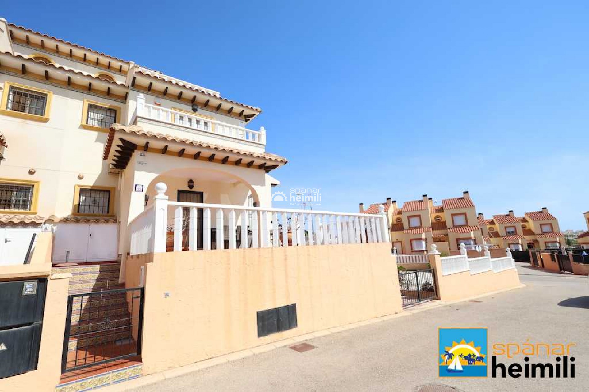 Herverkoop - Geschakelde woning -
Cabo Roig