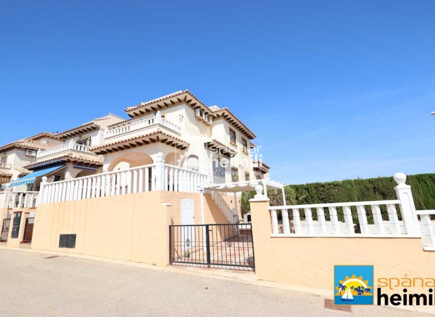 Herverkoop - Geschakelde woning -
Cabo Roig