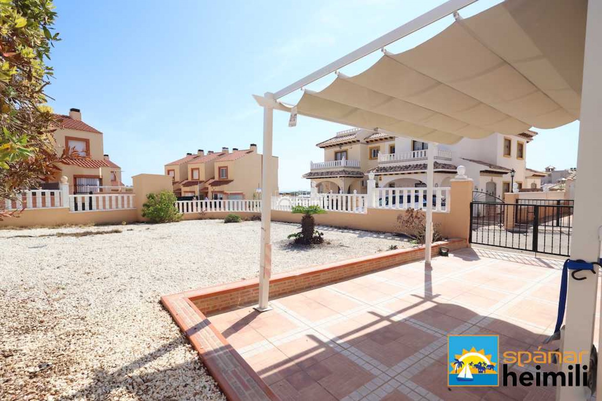 Herverkoop - Geschakelde woning -
Cabo Roig