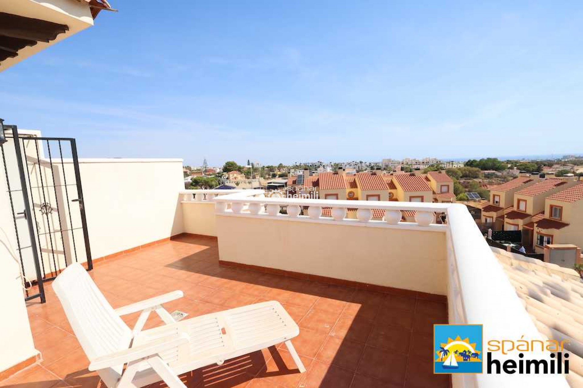 Herverkoop - Geschakelde woning -
Cabo Roig