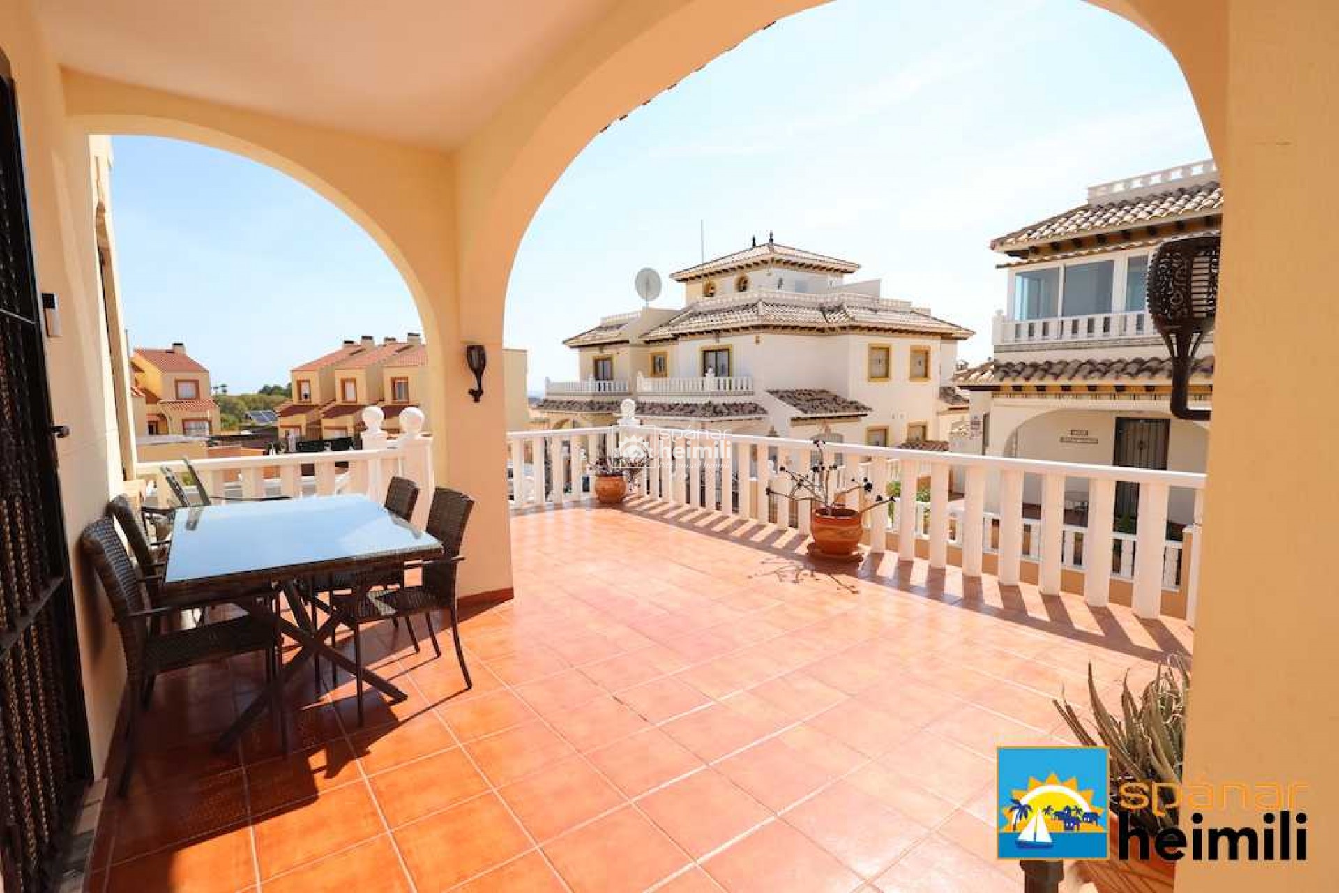 Herverkoop - Geschakelde woning -
Cabo Roig