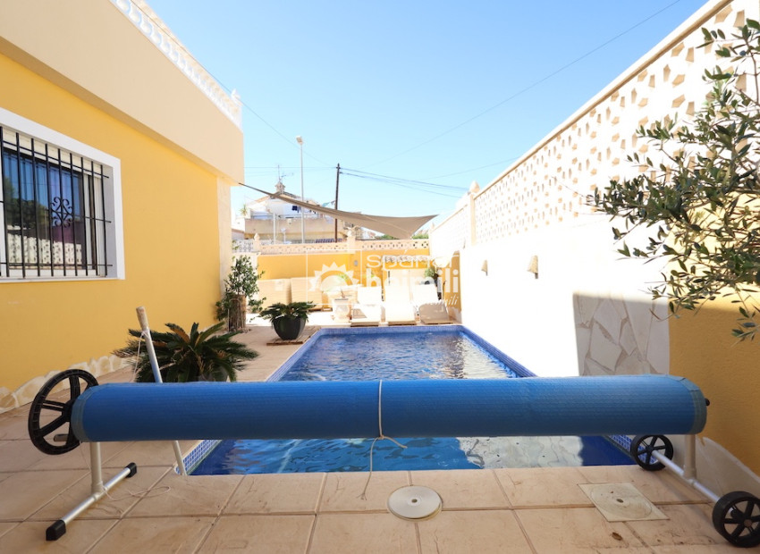 Herverkoop - Geschakelde woning -
Cabo Roig