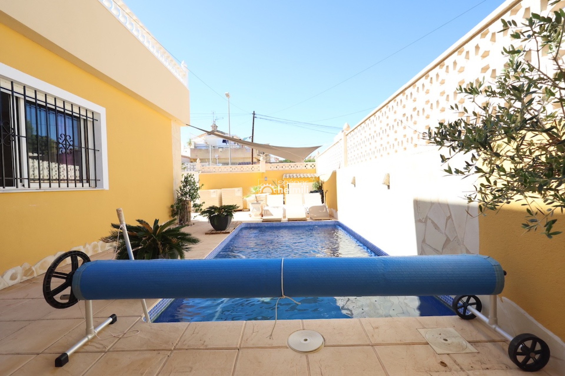 Herverkoop - Geschakelde woning -
Cabo Roig