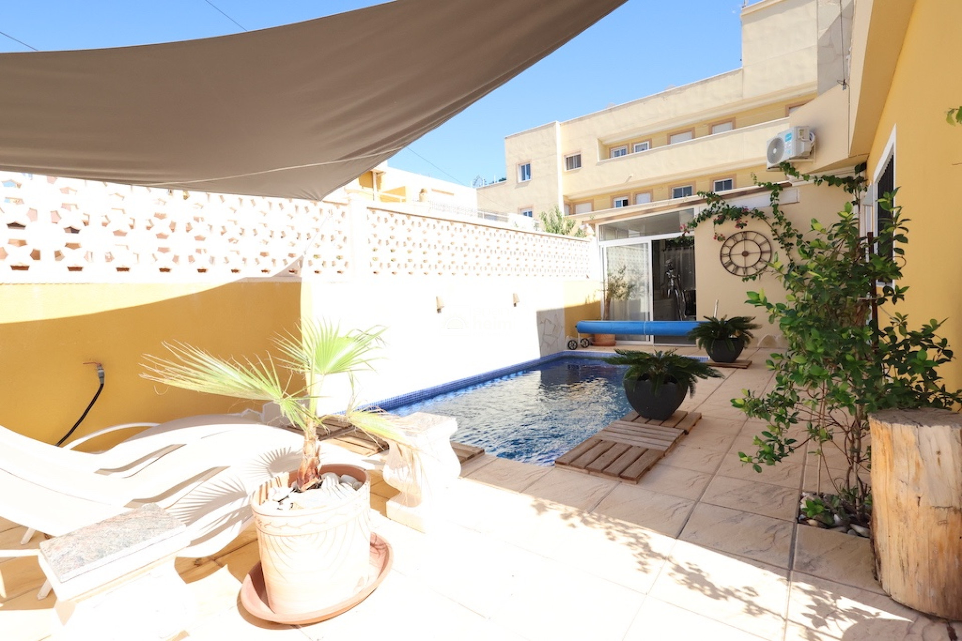 Herverkoop - Geschakelde woning -
Cabo Roig