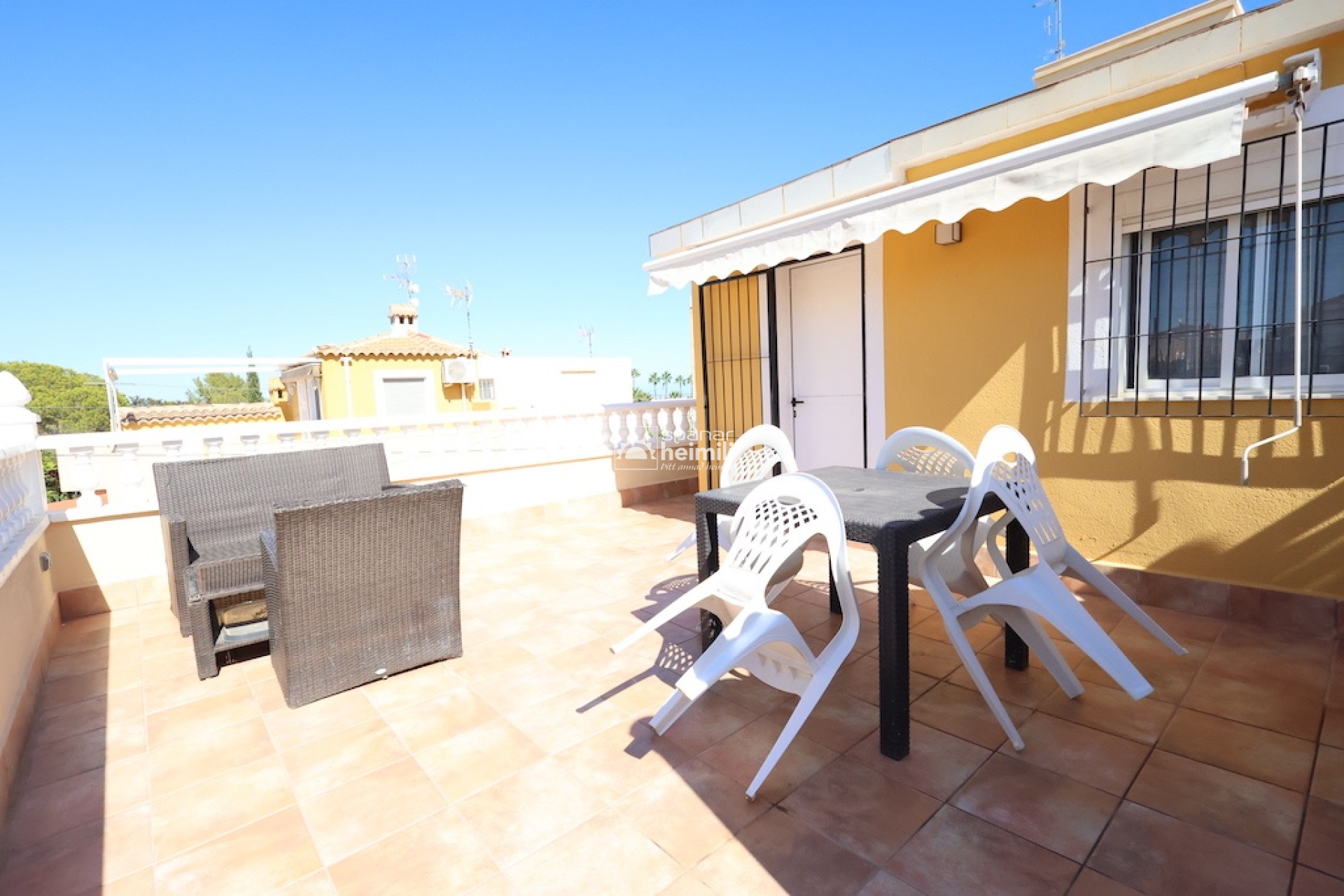 Herverkoop - Geschakelde woning -
Cabo Roig