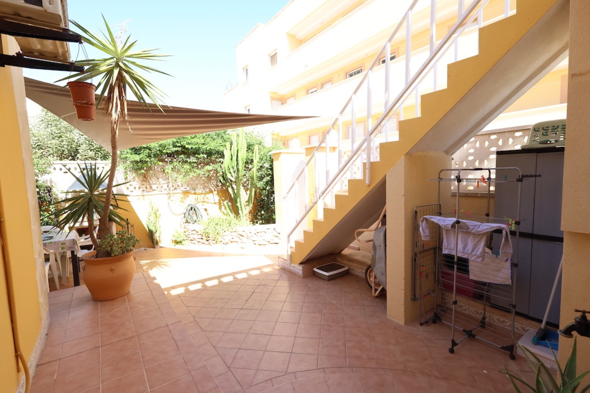 Herverkoop - Geschakelde woning -
Cabo Roig