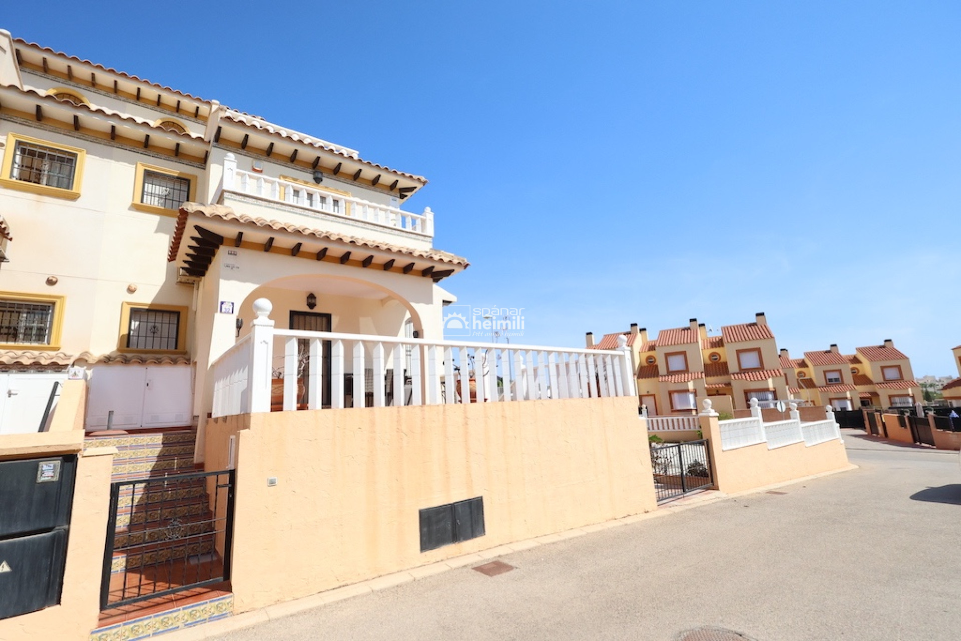 Herverkoop - Geschakelde woning -
Cabo Roig