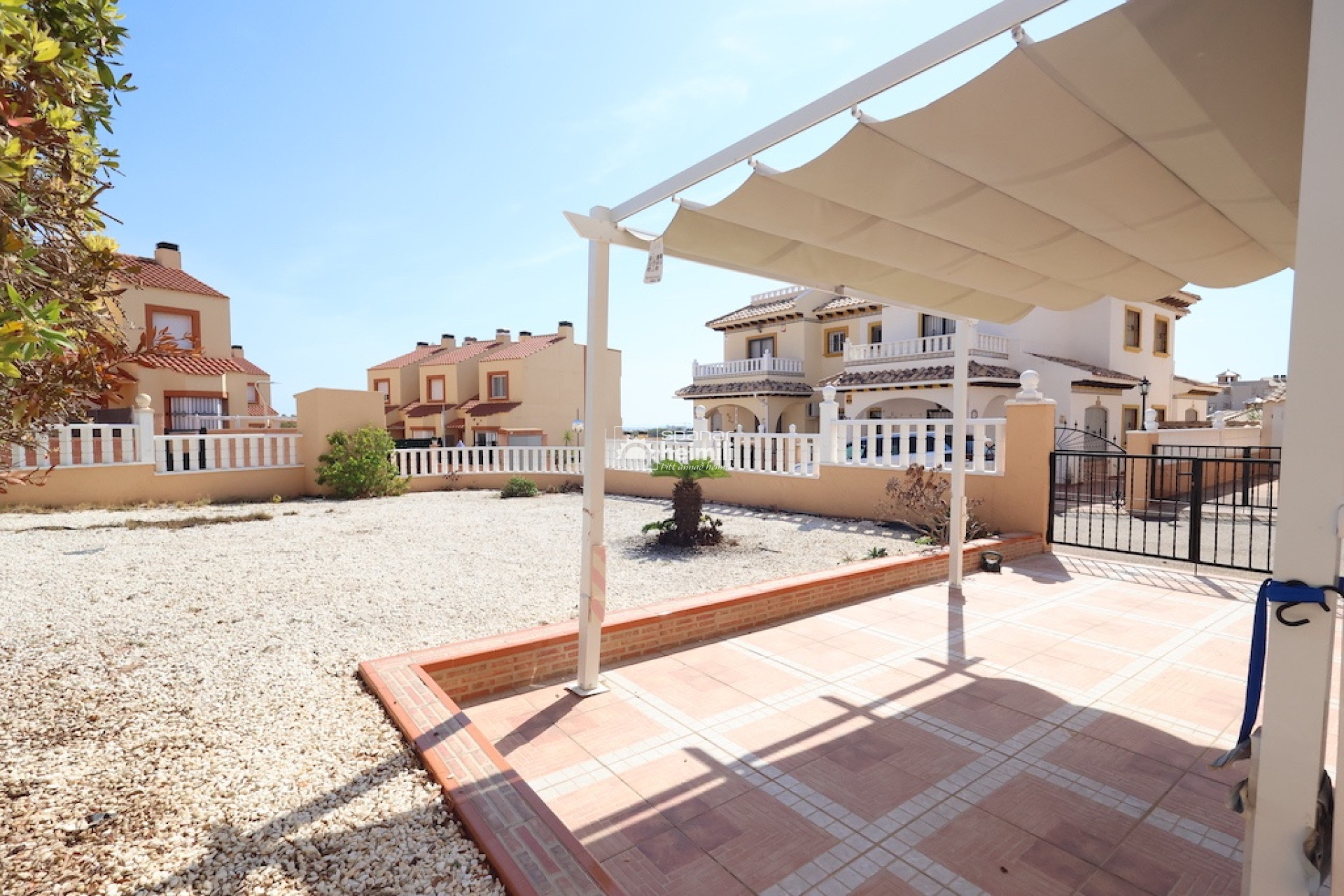 Herverkoop - Geschakelde woning -
Cabo Roig