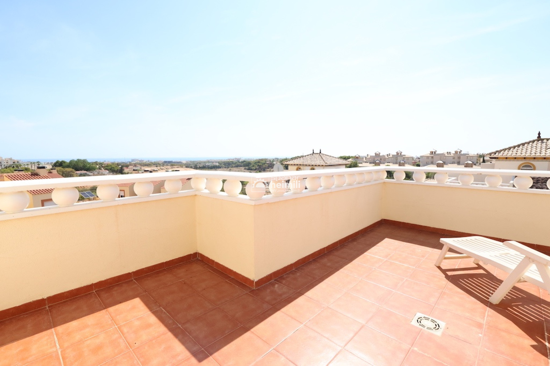 Herverkoop - Geschakelde woning -
Cabo Roig