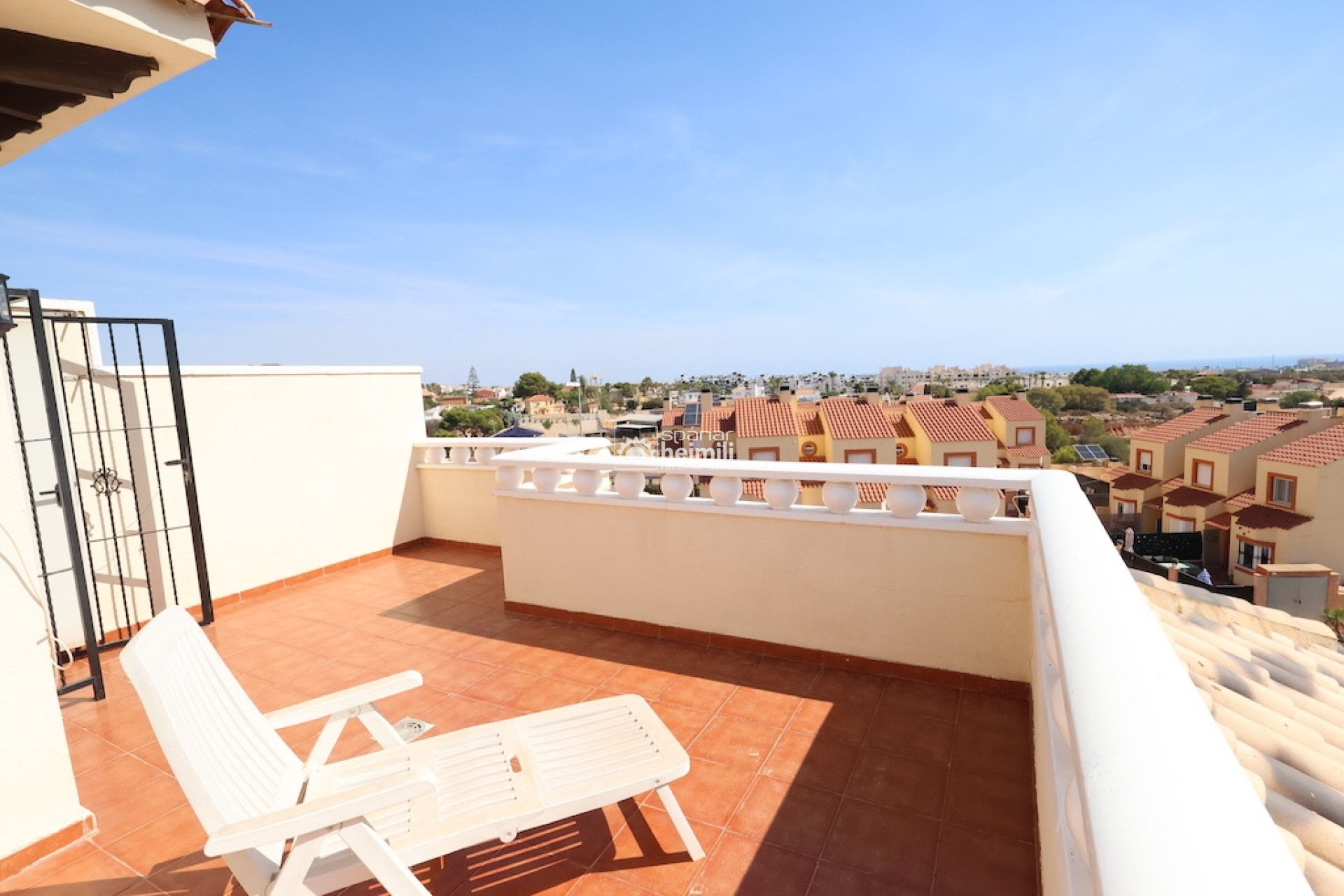 Herverkoop - Geschakelde woning -
Cabo Roig