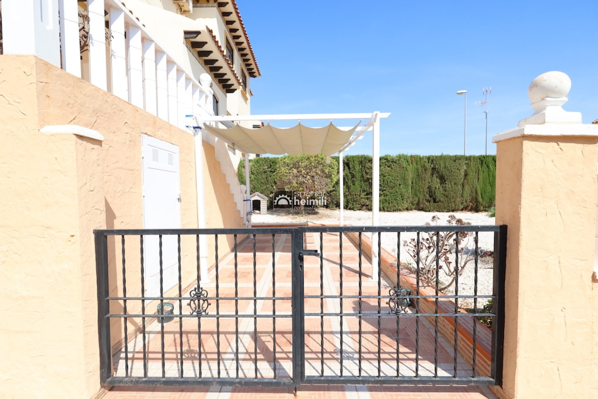 Herverkoop - Geschakelde woning -
Cabo Roig