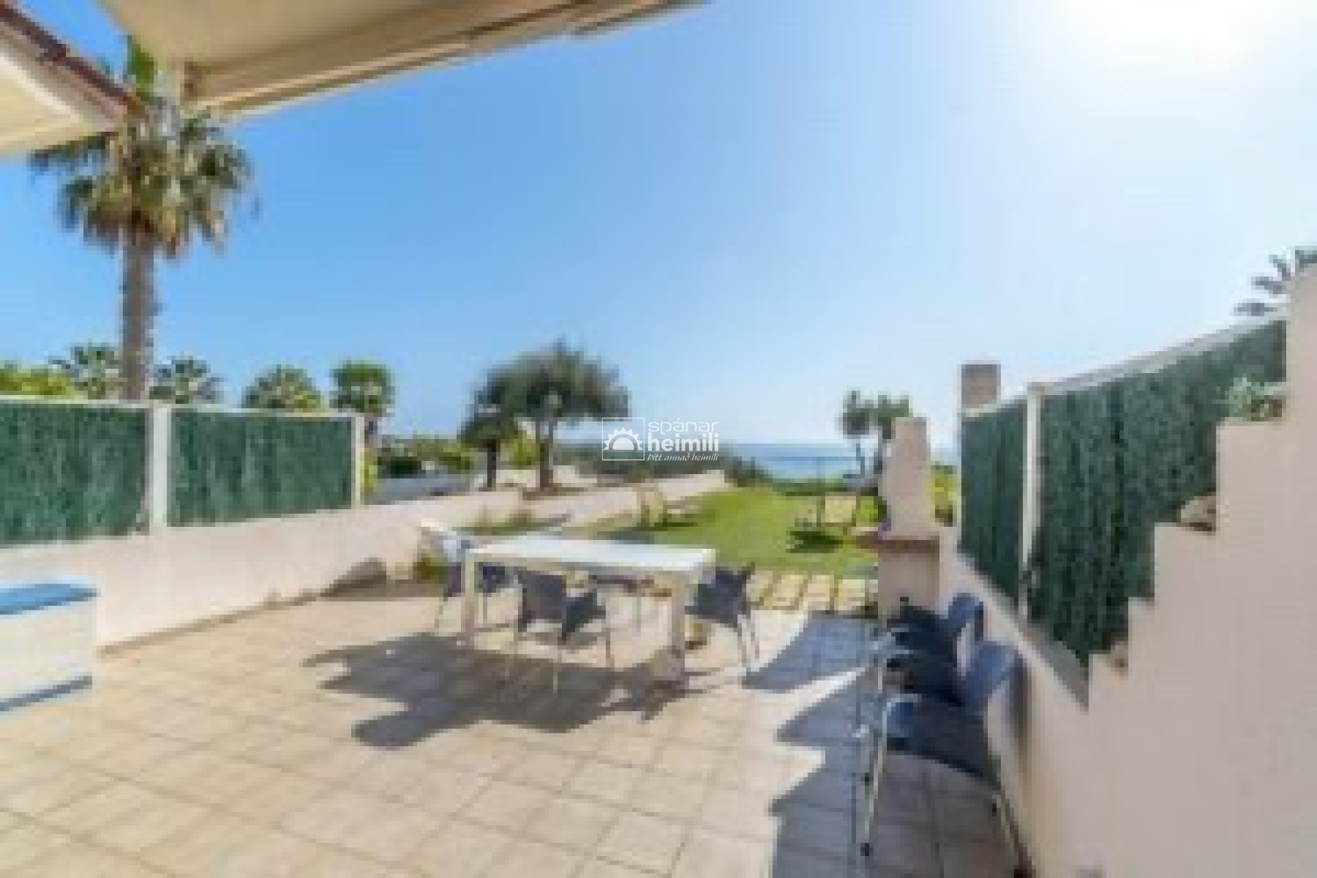 Herverkoop - Geschakelde woning -
Cabo Roig