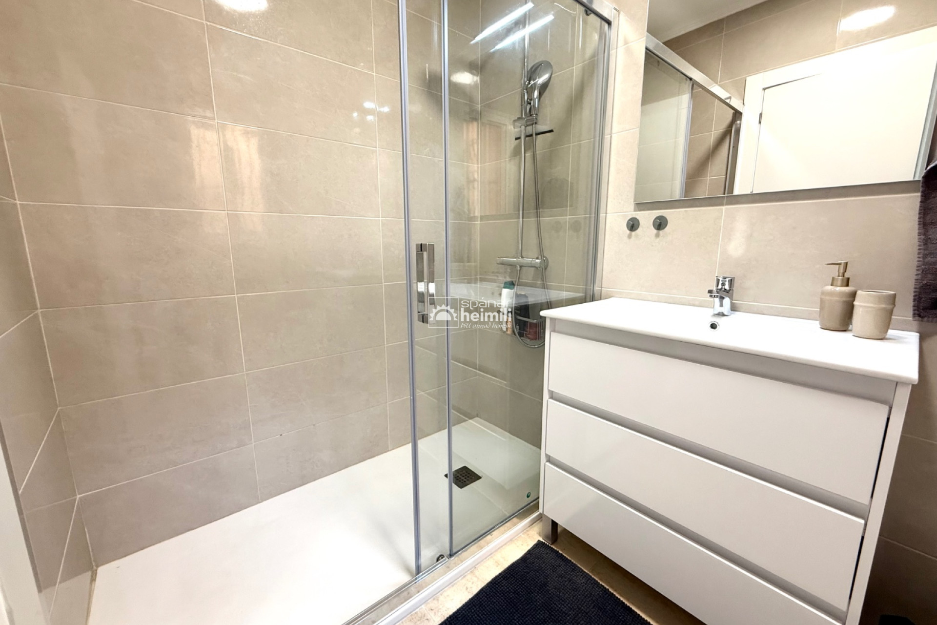 Herverkoop - Geschakelde woning -
Cabo Roig