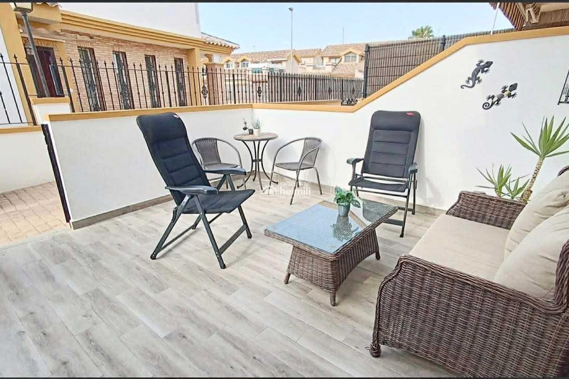 Herverkoop - Geschakelde woning -
Cabo Roig