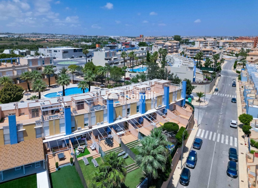 Herverkoop - Geschakelde woning -
Cabo Roig