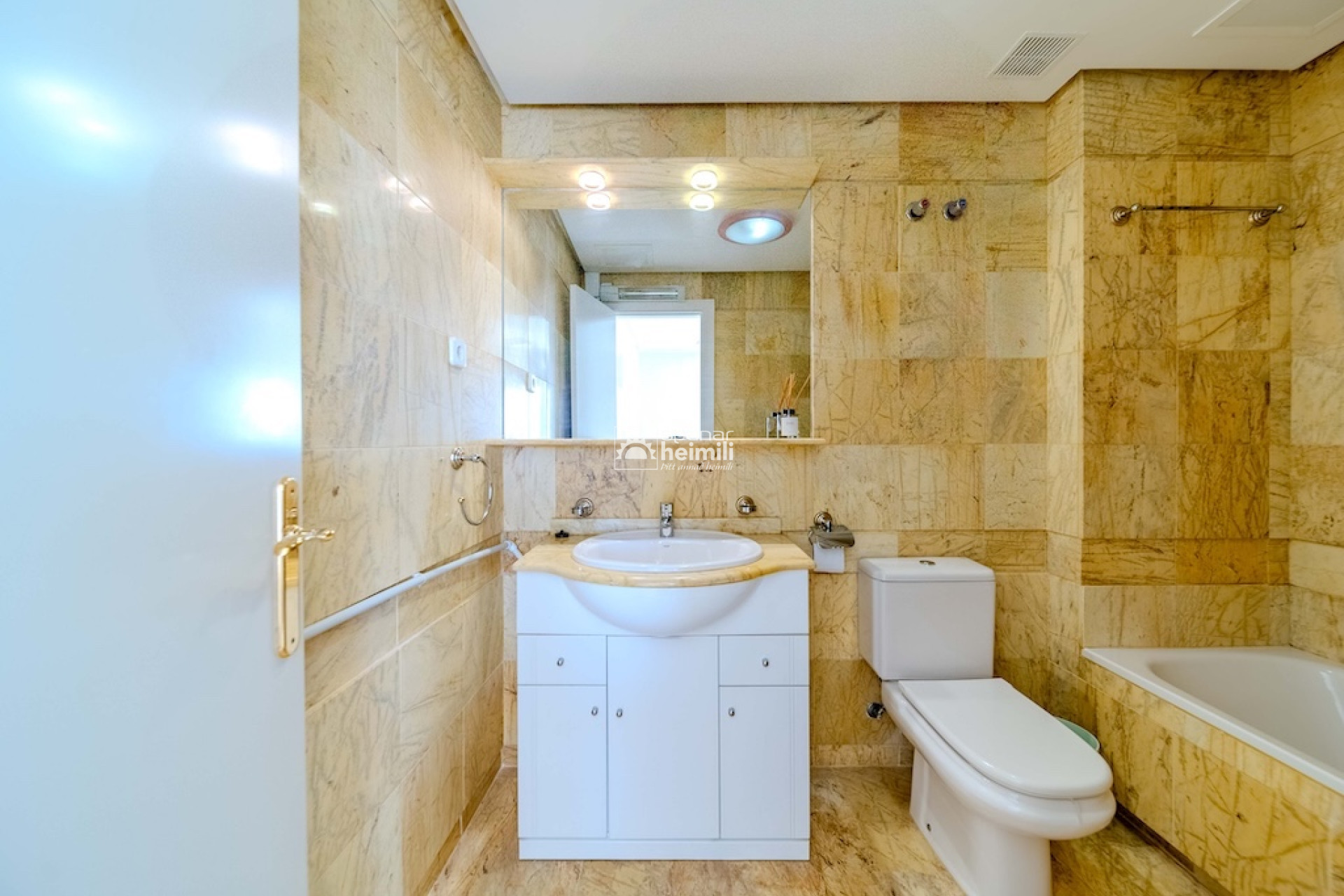 Herverkoop - Geschakelde woning -
Cabo Roig