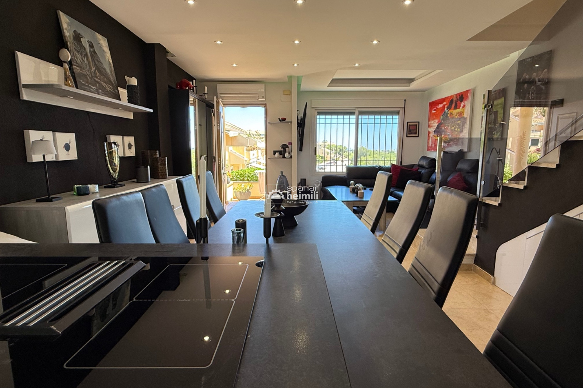 Herverkoop - Geschakelde woning -
Campoamor/Las Ramblas
