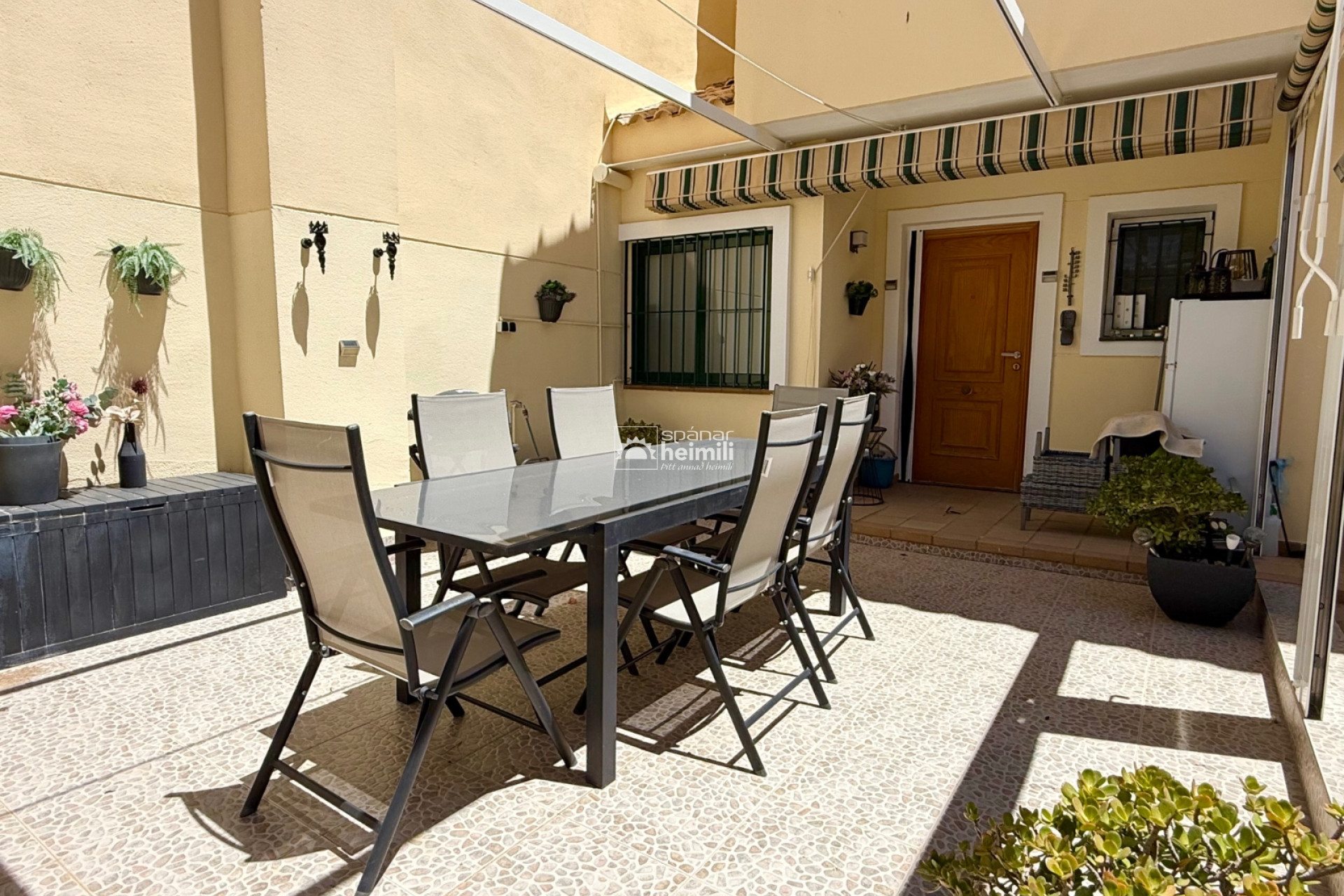 Herverkoop - Geschakelde woning -
Campoamor/Las Ramblas