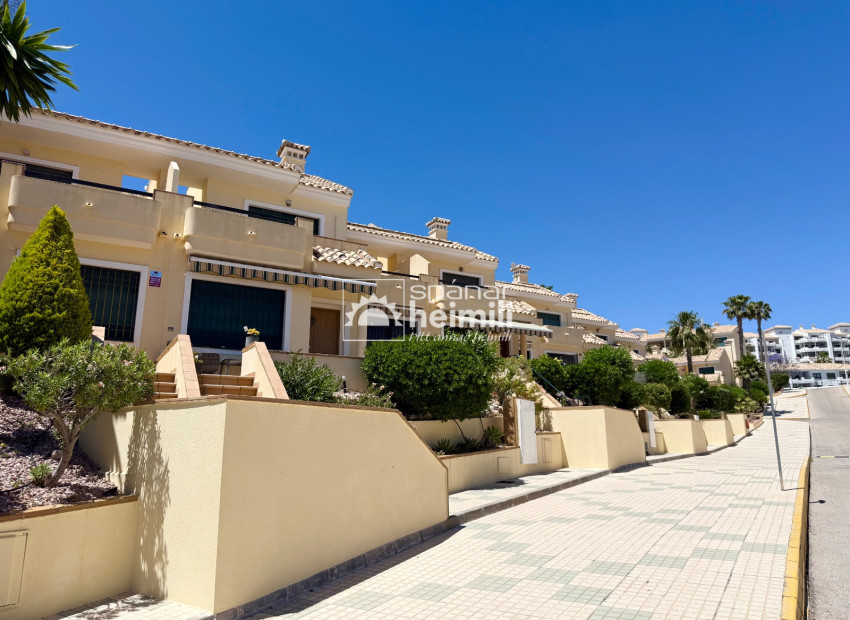 Herverkoop - Geschakelde woning -
Campoamor/Las Ramblas