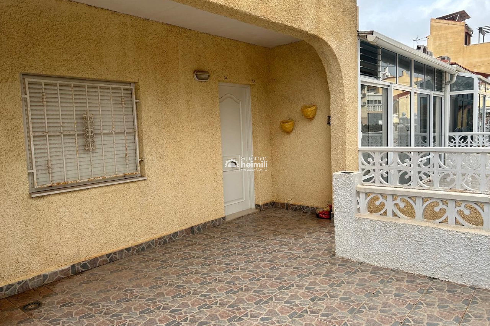 Herverkoop - Geschakelde woning -
Guardamar/La Marina