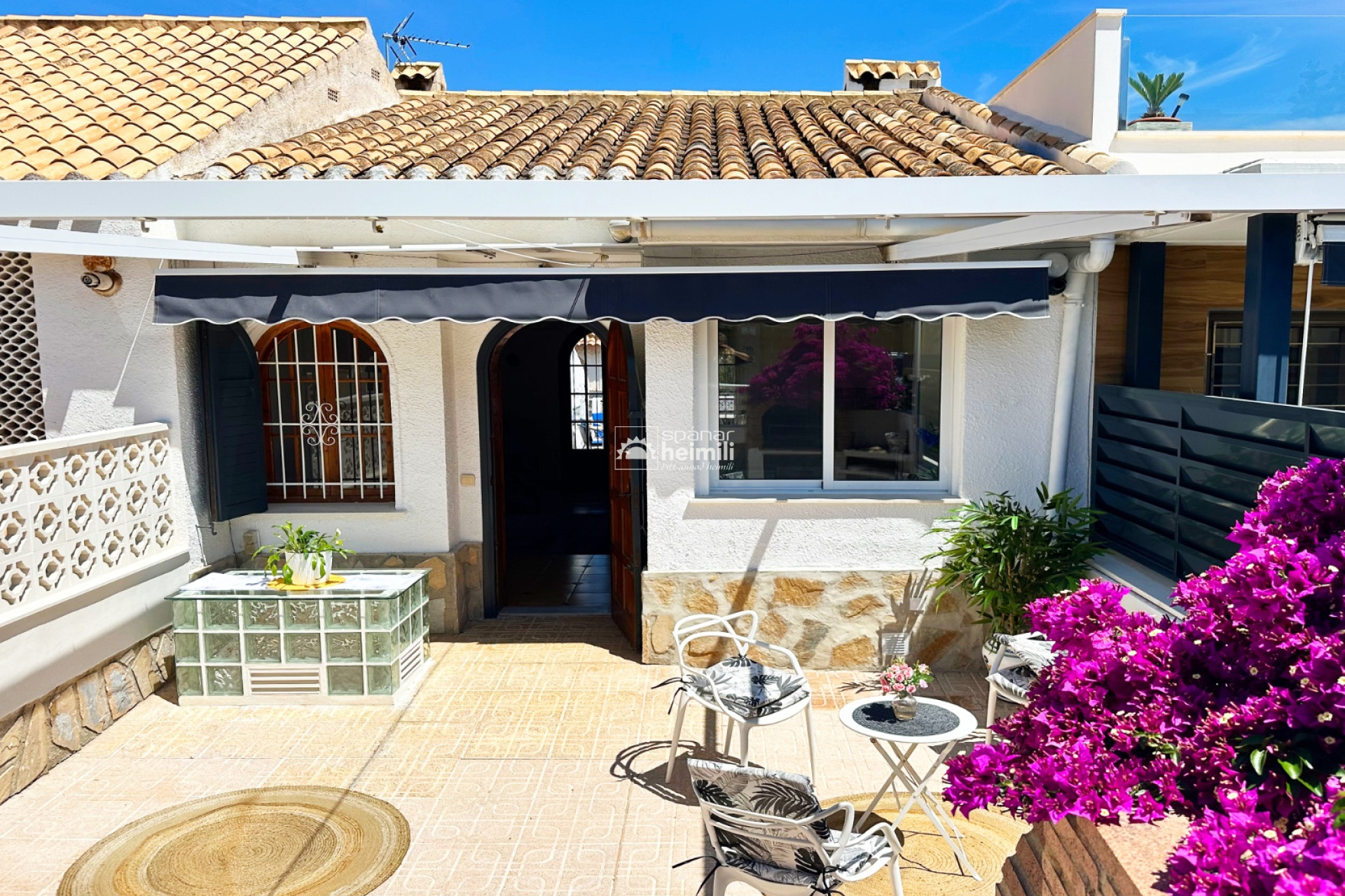 Herverkoop - Geschakelde woning -
La Zenia
