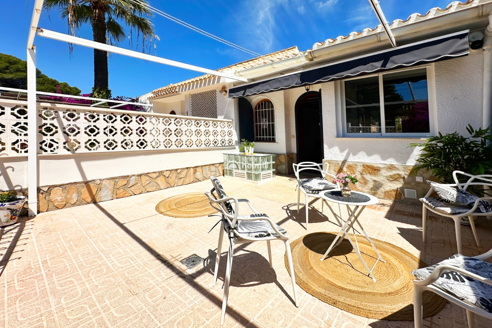 Herverkoop - Geschakelde woning -
La Zenia