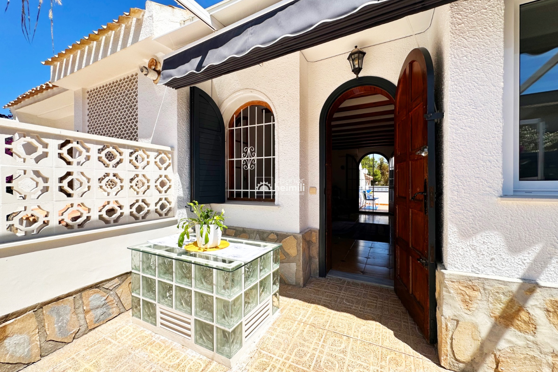 Herverkoop - Geschakelde woning -
La Zenia