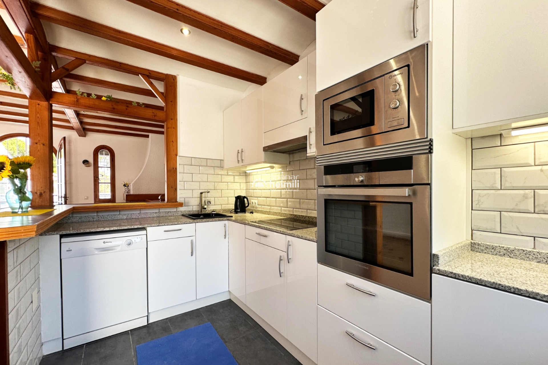Herverkoop - Geschakelde woning -
La Zenia