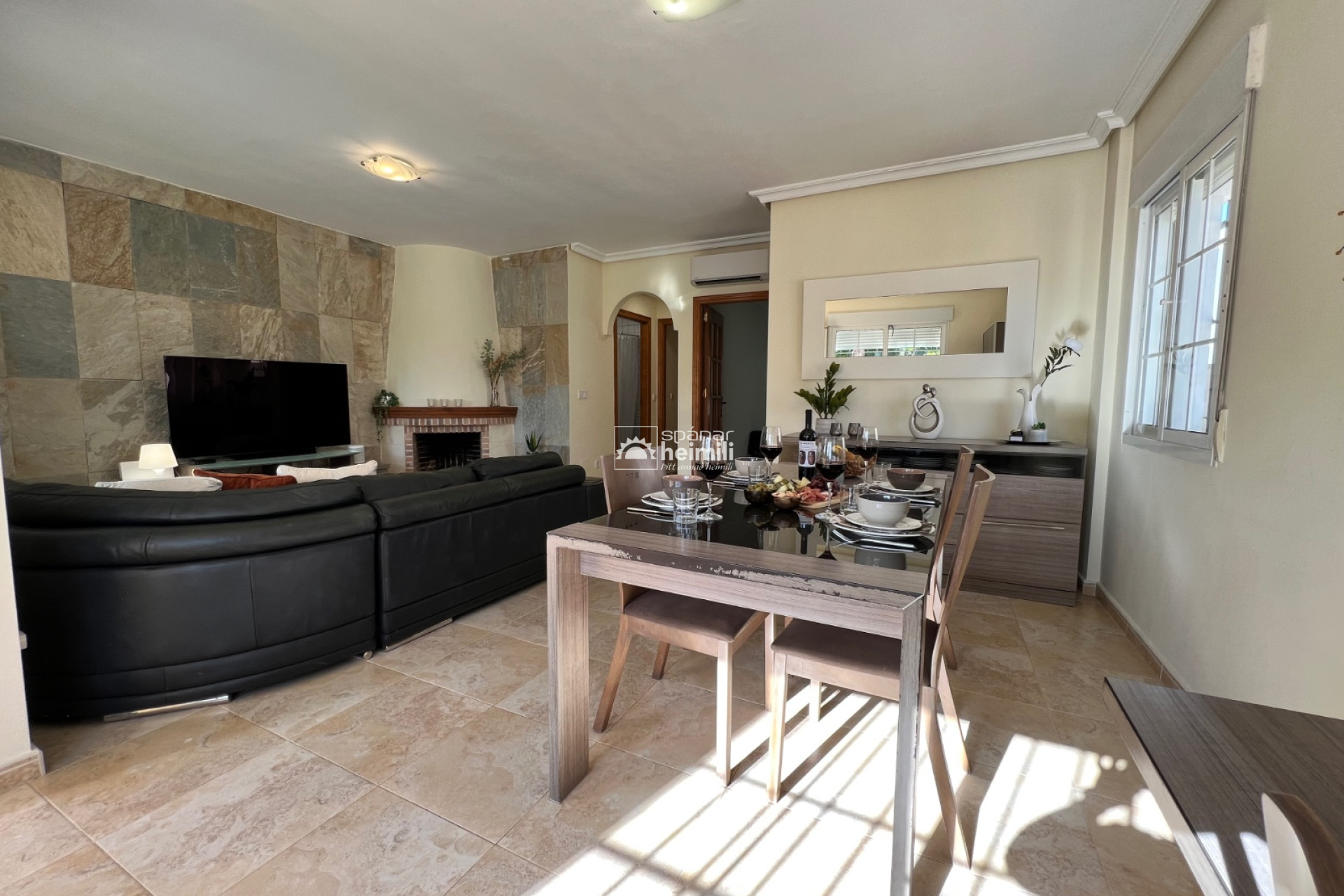 Herverkoop - Geschakelde woning -
La Zenia