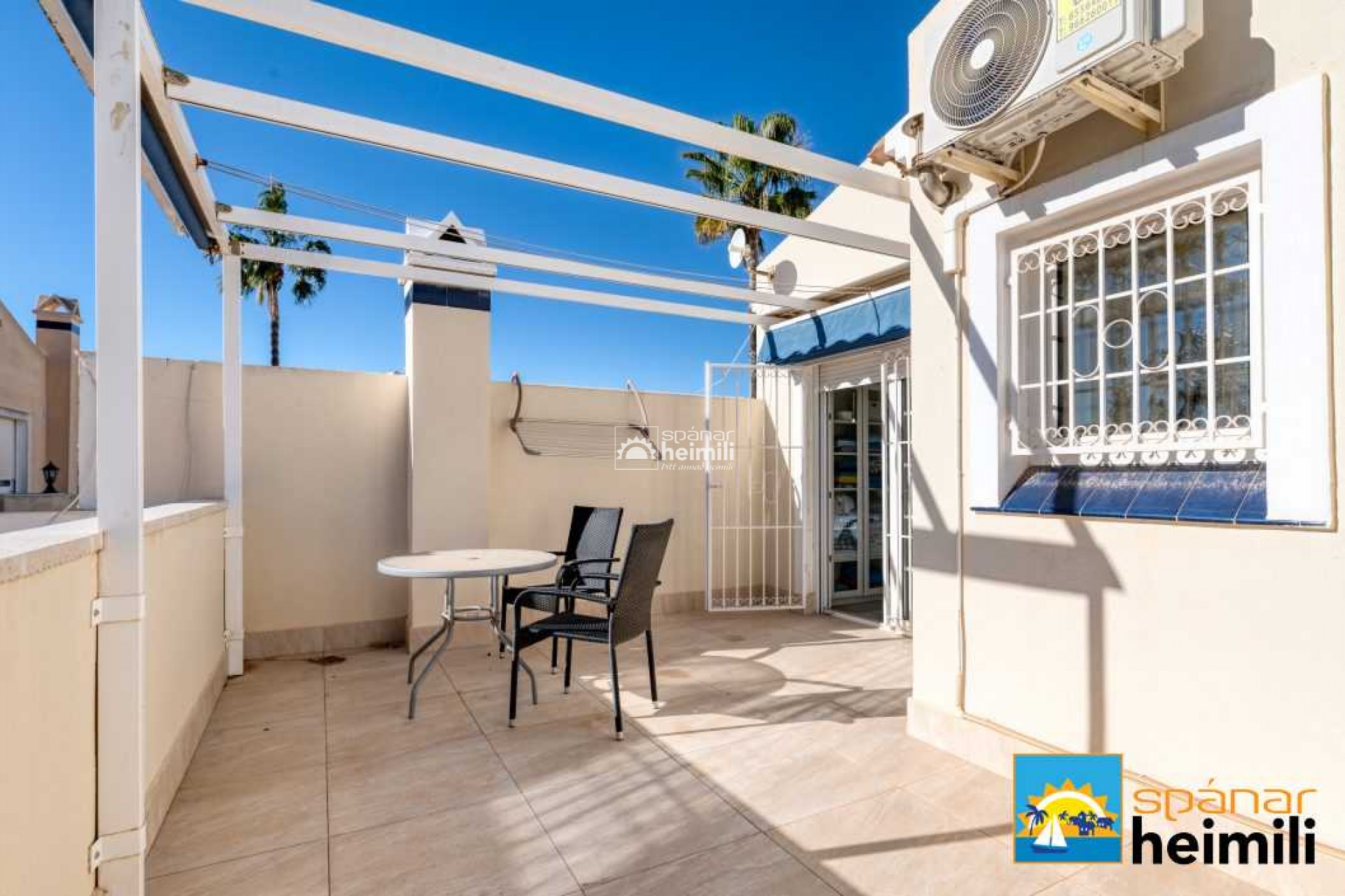 Herverkoop - Geschakelde woning -
Playa flamenca