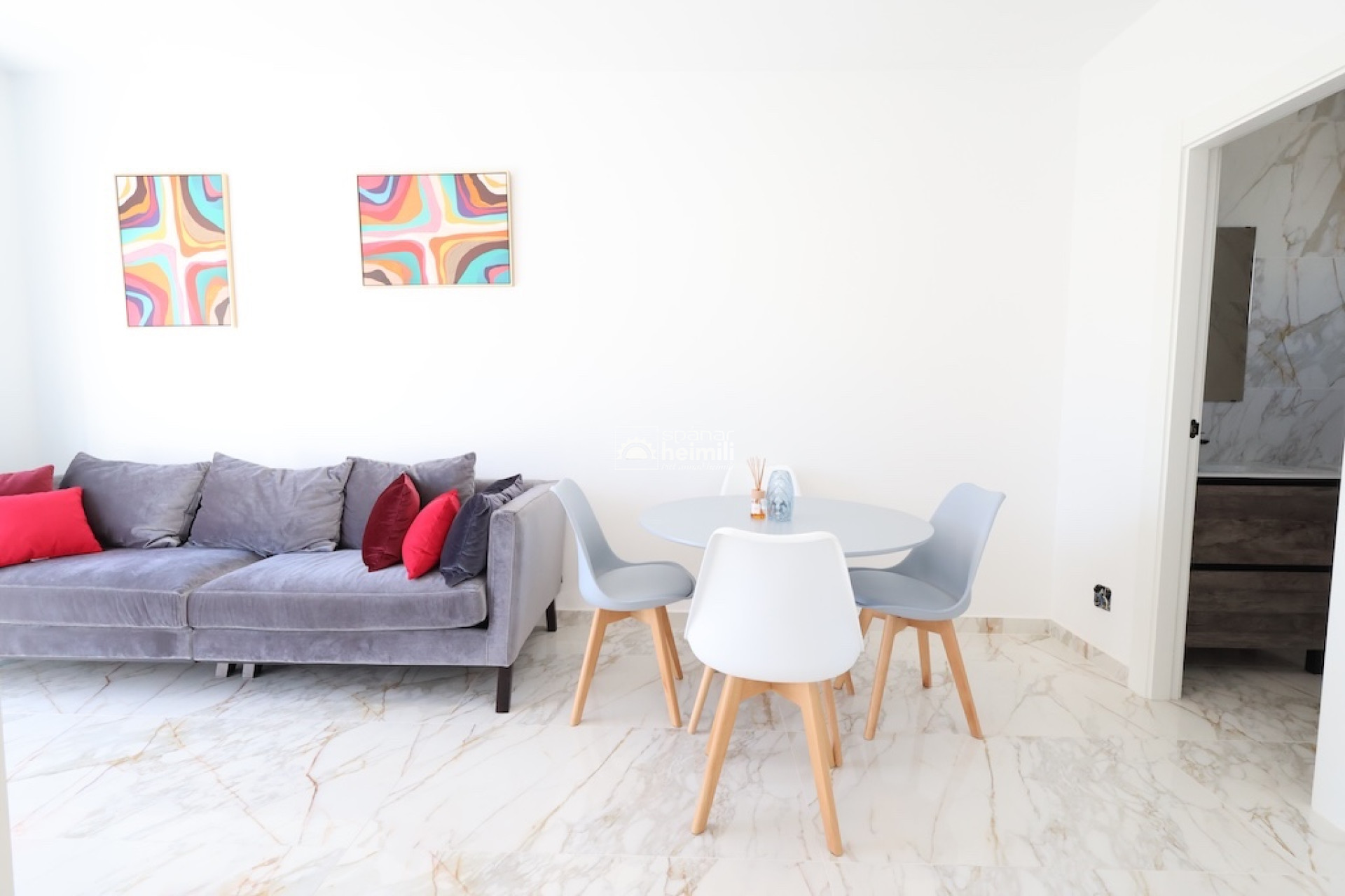 Herverkoop - Geschakelde woning -
Torrevieja