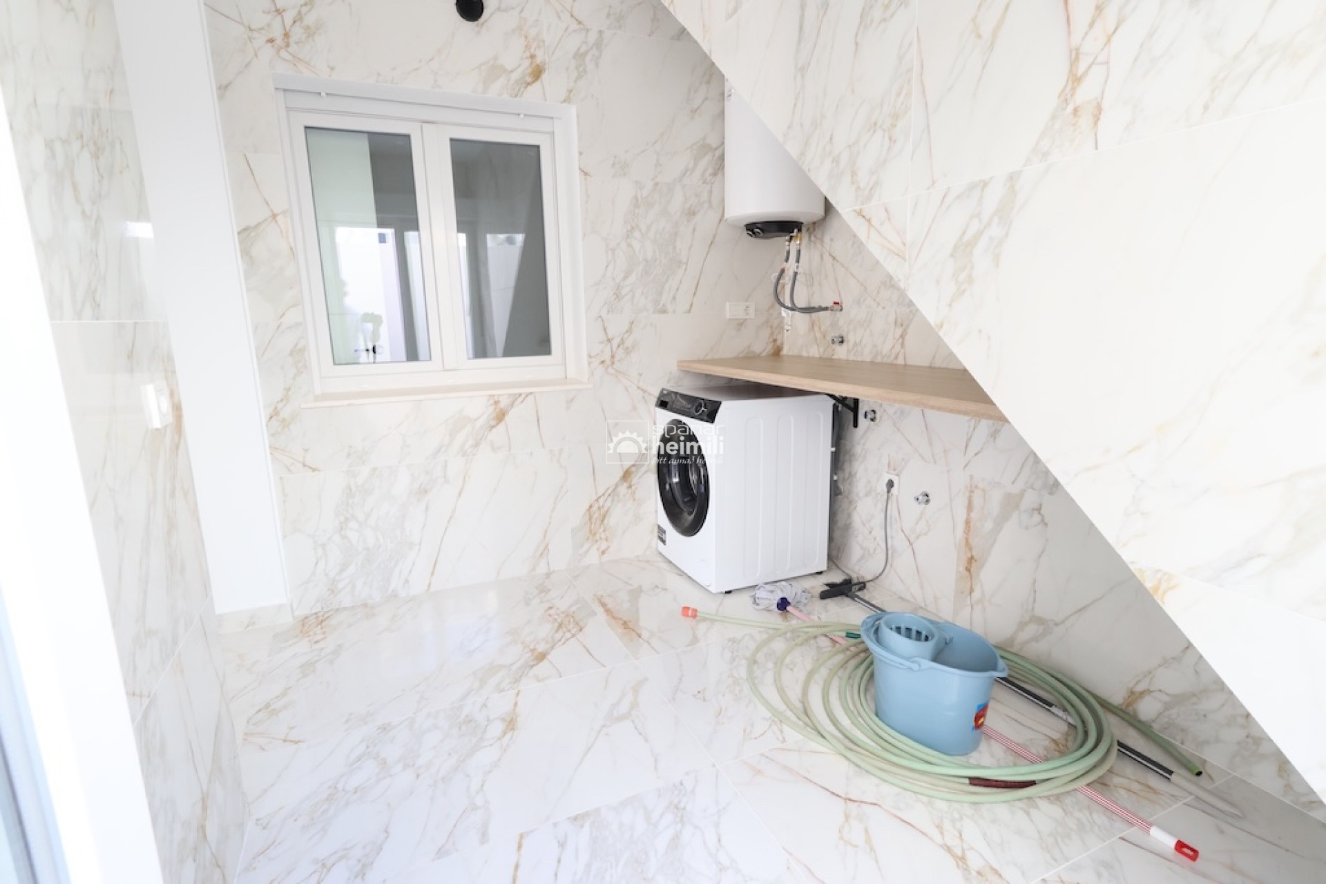 Herverkoop - Geschakelde woning -
Torrevieja