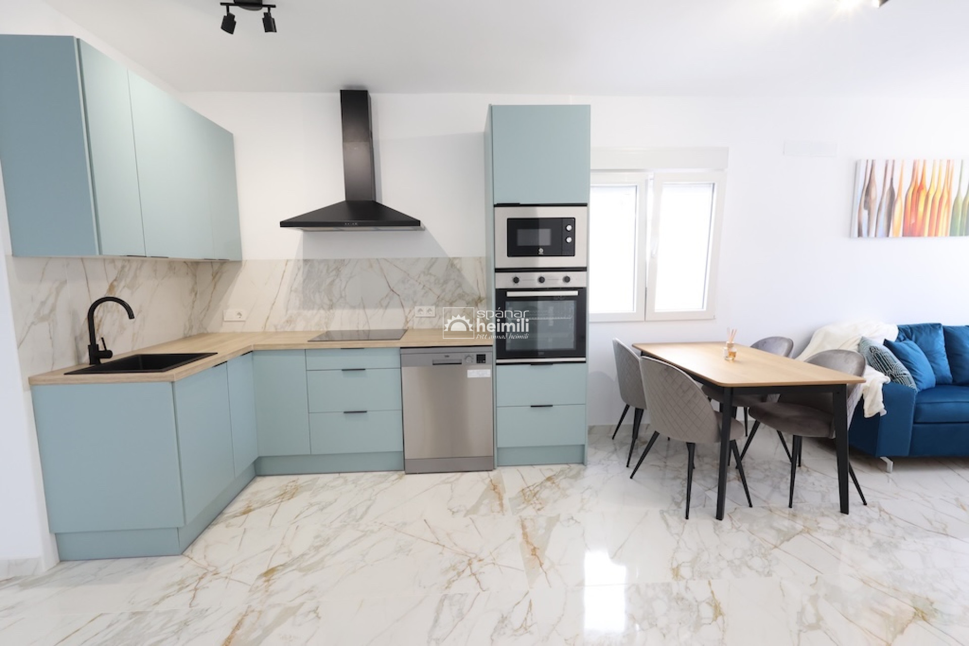 Herverkoop - Geschakelde woning -
Torrevieja