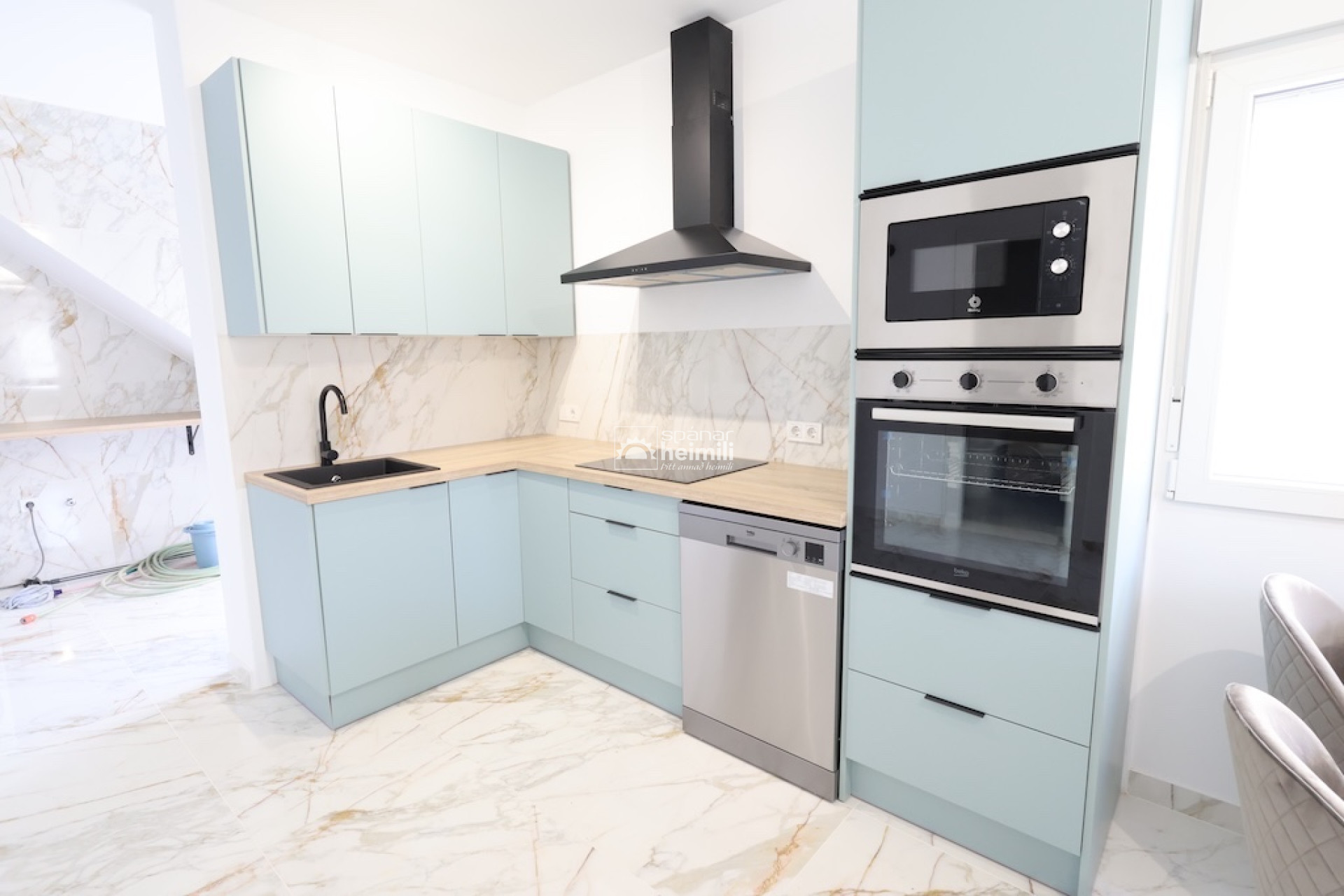 Herverkoop - Geschakelde woning -
Torrevieja