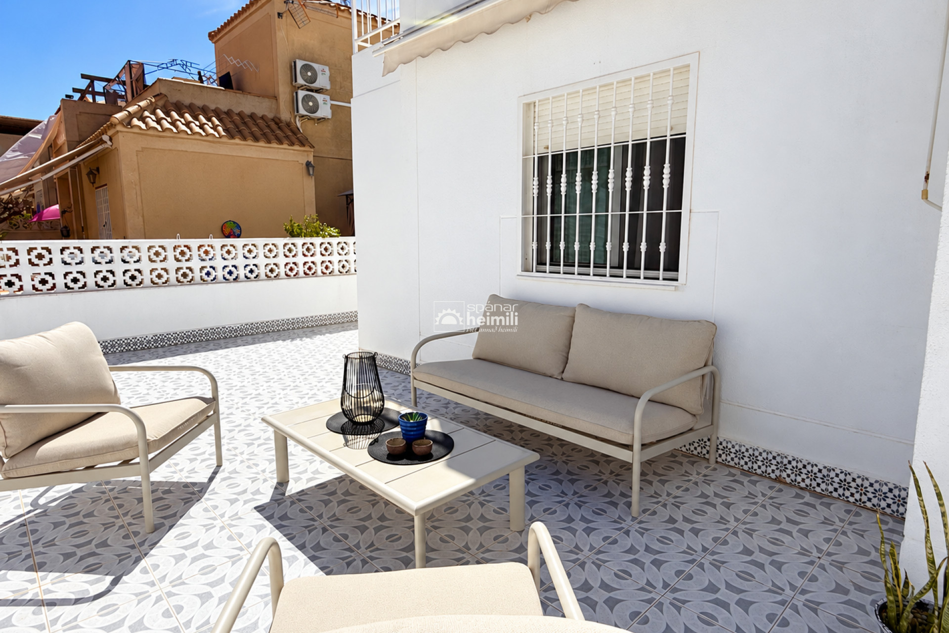 Herverkoop - Geschakelde woning -
Torrevieja