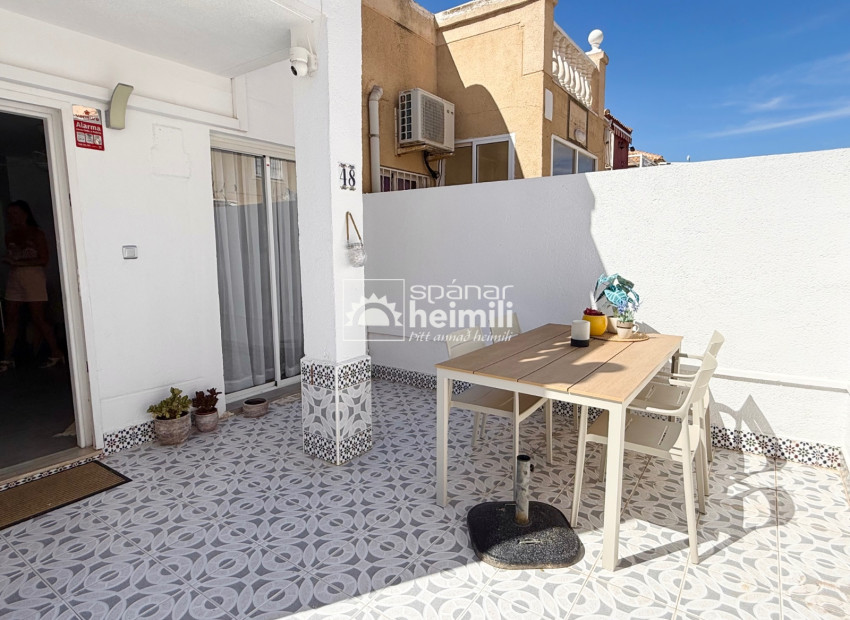 Herverkoop - Geschakelde woning -
Torrevieja