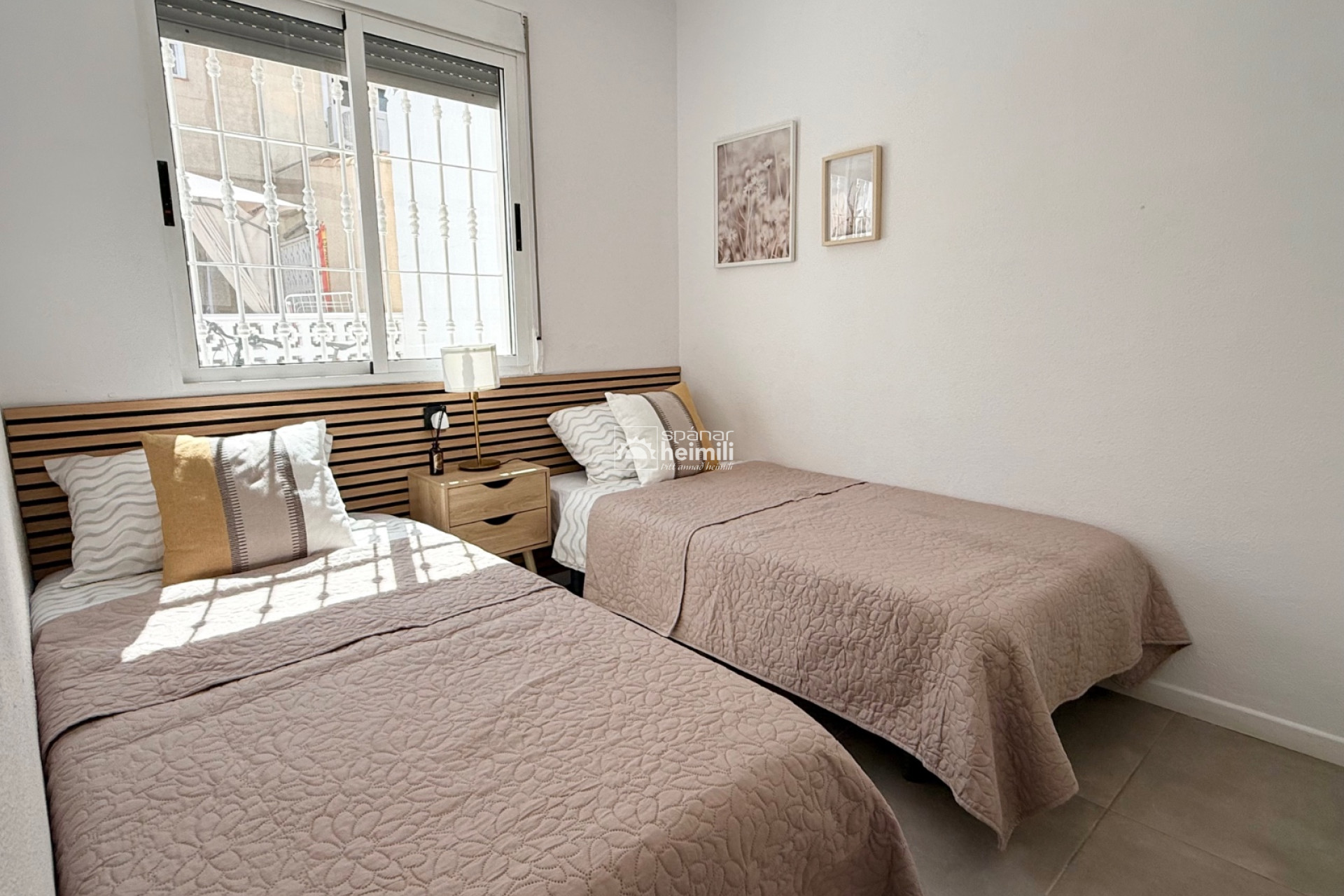 Herverkoop - Geschakelde woning -
Torrevieja