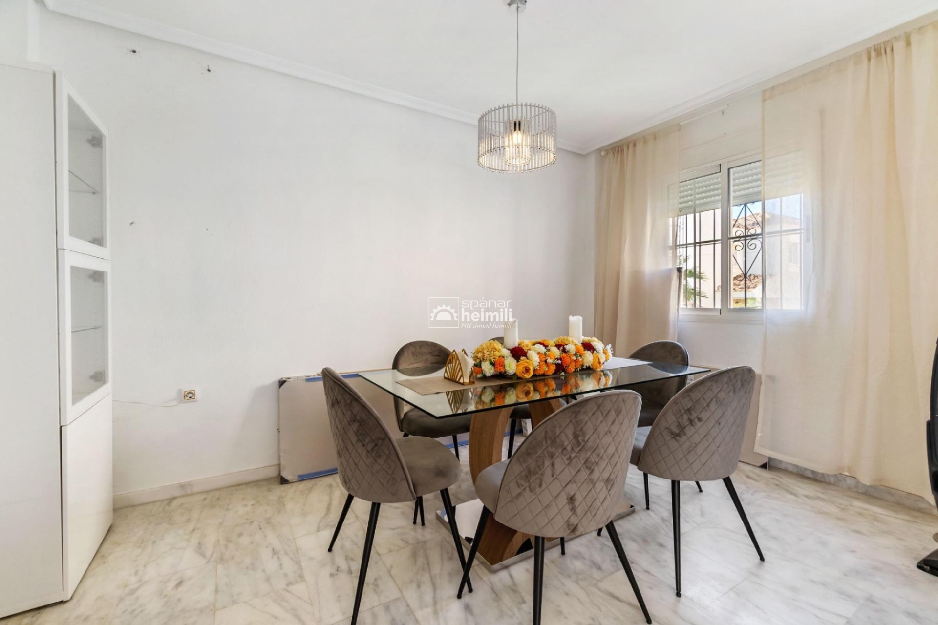 Herverkoop - Geschakelde woning -
Villamartin