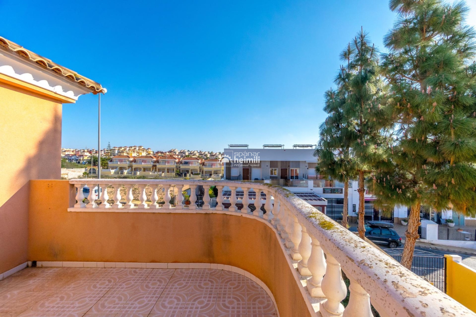 Herverkoop - Geschakelde woning -
Villamartin